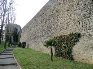 Itinerari de la Muralla. Des de la torre de Sant Dom&egrave;nec a la del Llamp