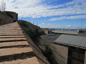 Itinerari de la Muralla. Des de la torre de Sant Dom&egrave;nec a la del Llamp