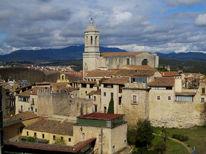 Itinerari de la Muralla. Des de la torre de Sant Dom&egrave;nec a la del Llamp