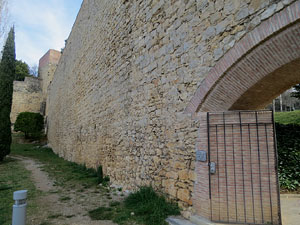Itinerari de la Muralla. Des de la torre de Sant Dom&egrave;nec a la del Llamp