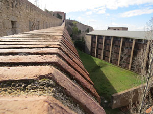 Itinerari de la Muralla. Des de la torre de Sant Dom&egrave;nec a la del Llamp