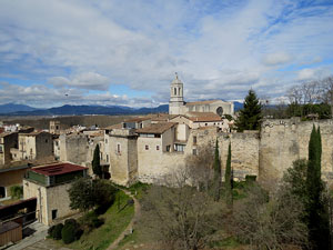 Itinerari de la Muralla. Des de la torre de Sant Dom&egrave;nec a la del Llamp
