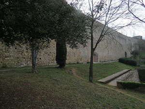 Itinerari de la Muralla. Des de la torre de Sant Dom&egrave;nec a la del Llamp