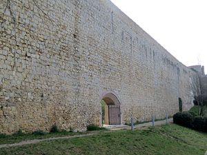 Itinerari de la Muralla. Des de la torre de Sant Dom&egrave;nec a la del Llamp