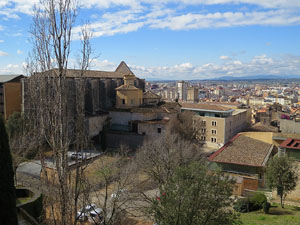 Itinerari de la Muralla. Des de la torre de Sant Dom&egrave;nec a la del Llamp