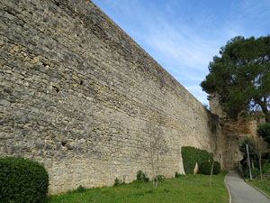 Itinerari de la Muralla. Des de la torre de Sant Dom&egrave;nec a la del Llamp