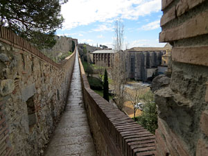Itinerari de la Muralla. Des de la torre de Sant Dom&egrave;nec a la del Llamp