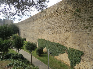 Itinerari de la Muralla. Des de la torre de Sant Dom&egrave;nec a la del Llamp