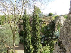 Itinerari de la Muralla. Des de la torre de Sant Dom&egrave;nec a la del Llamp