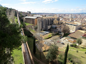 Itinerari de la Muralla. Des de la torre de Sant Dom&egrave;nec a la del Llamp