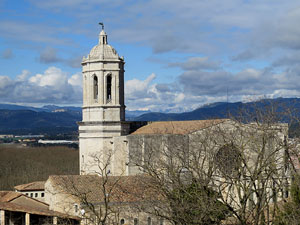 Itinerari de la Muralla. Des de la torre de Sant Dom&egrave;nec a la del Llamp