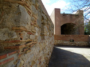 Itinerari de la Muralla. Des de la torre de Sant Dom&egrave;nec a la del Llamp
