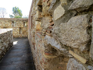 Itinerari de la Muralla. Des de la torre de Sant Dom&egrave;nec a la del Llamp