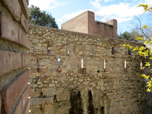 Itinerari de la Muralla. Des de la torre de Sant Dom&egrave;nec a la del Llamp