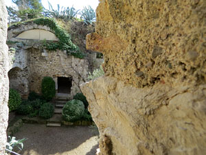 Itinerari de la Muralla. Des de la torre de Sant Dom&egrave;nec a la del Llamp