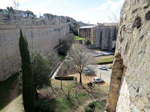 Itinerari de la Muralla. Des de la torre de Sant Dom&egrave;nec a la del Llamp