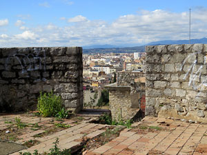 Itinerari de la Muralla. Des de la torre de Sant Dom&egrave;nec a la del Llamp