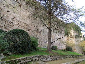 Itinerari de la Muralla. Des del baluard de Sant Crist&ograve;fol al portal de Sobreportes