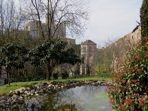 Itinerari de la Muralla. Des del monestir de Sant Pere de Galligants fins a la pla&ccedil;a de Sant Pere