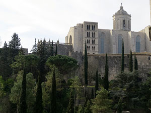 Itinerari de la Muralla. Des del monestir de Sant Pere de Galligants fins a la pla&ccedil;a de Sant Pere