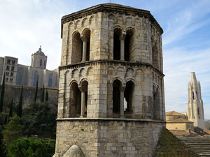 Itinerari de la Muralla. Des del monestir de Sant Pere de Galligants fins a la pla&ccedil;a de Sant Pere
