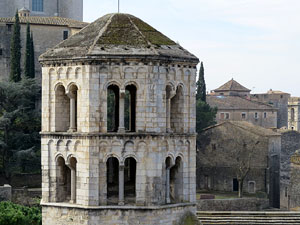 Itinerari de la Muralla. Des del monestir de Sant Pere de Galligants fins a la pla&ccedil;a de Sant Pere