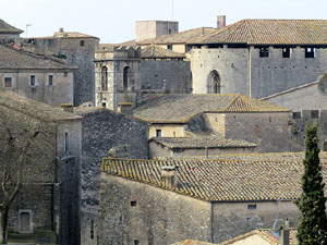 Itinerari de la Muralla. Des del monestir de Sant Pere de Galligants fins a la pla&ccedil;a de Sant Pere