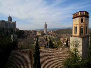 Itinerari de la Muralla. Des del monestir de Sant Pere de Galligants fins a la pla&ccedil;a de Sant Pere