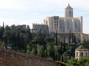 Itinerari de la Muralla. Des del monestir de Sant Pere de Galligants fins a la pla&ccedil;a de Sant Pere