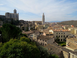 Itinerari de la Muralla. Des del monestir de Sant Pere de Galligants fins a la pla&ccedil;a de Sant Pere