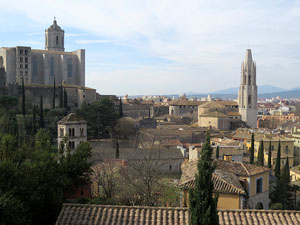 Itinerari de la Muralla. Des del monestir de Sant Pere de Galligants fins a la pla&ccedil;a de Sant Pere