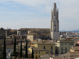 Itinerari de la Muralla. Des del monestir de Sant Pere de Galligants fins a la pla&ccedil;a de Sant Pere