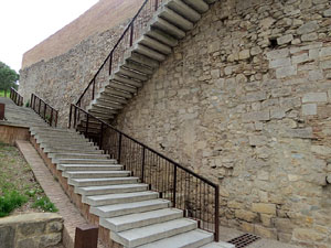 Itinerari de la Muralla. Des del monestir de Sant Pere de Galligants fins a la pla&ccedil;a de Sant Pere