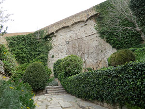 Itinerari de la Muralla. Des del monestir de Sant Pere de Galligants fins a la pla&ccedil;a de Sant Pere