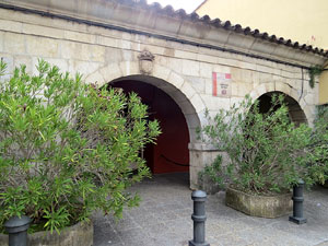 Itinerari de la Muralla. Des del monestir de Sant Pere de Galligants fins a la pla&ccedil;a de Sant Pere