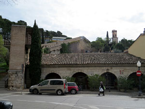 Itinerari de la Muralla. Des del monestir de Sant Pere de Galligants fins a la pla&ccedil;a de Sant Pere