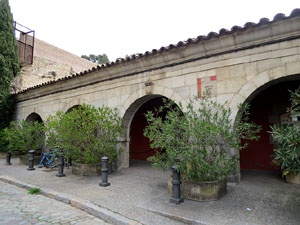 Itinerari de la Muralla. Des del monestir de Sant Pere de Galligants fins a la pla&ccedil;a de Sant Pere