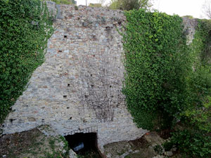 Itinerari de la Muralla. Muralles i defenses d'&egrave;poca romana (segle I aC i segle III dC)