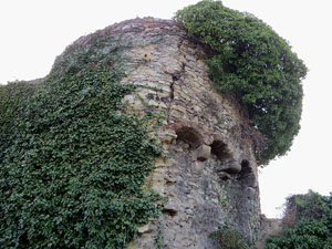 Itinerari de la Muralla. Muralles i defenses d'&egrave;poca romana (segle I aC i segle III dC)