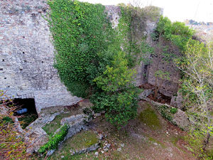 Itinerari de la Muralla. Muralles i defenses d'&egrave;poca romana (segle I aC i segle III dC)