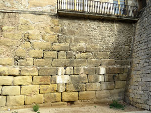Itinerari de la Muralla. Muralles i defenses d'&egrave;poca romana (segle I aC i segle III dC)