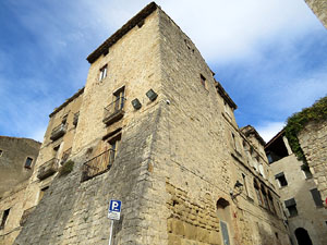 Itinerari de la Muralla. Muralles i defenses d'&egrave;poca romana (segle I aC i segle III dC)