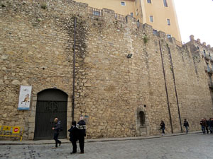 Itinerari de la Muralla. Muralles i defenses d'&egrave;poca romana (segle I aC i segle III dC)