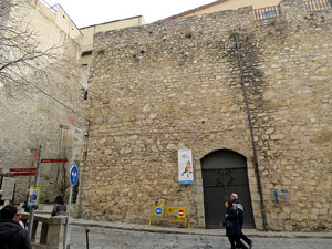 Itinerari de la Muralla. Muralles i defenses d'&egrave;poca romana (segle I aC i segle III dC)