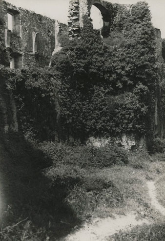 Restes de la Caserna d'Alemanys, situada al sector de muralla de Sant Crist&ograve;fol. 1920-1940
