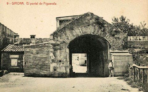 El portal de Figuerola vist des de l'interior del baluard hom&ograve;nim. 1877