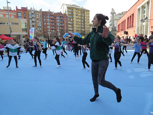 IV Jornada de l'Esport Femen&iacute; 2016 a la pla&ccedil;a Salvador Espriu, la de Francesc Calvet i Rubalcaba, i el riu Onyar