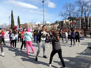 IV Jornada de l'Esport Femen&iacute; 2016 a la pla&ccedil;a Salvador Espriu, la de Francesc Calvet i Rubalcaba, i el riu Onyar