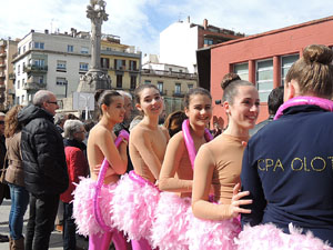 IV Jornada de l'Esport Femen&iacute; 2016 a la pla&ccedil;a Salvador Espriu, la de Francesc Calvet i Rubalcaba, i el riu Onyar