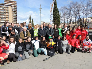 IV Jornada de l'Esport Femen&iacute; 2016 a la pla&ccedil;a Salvador Espriu, la de Francesc Calvet i Rubalcaba, i el riu Onyar